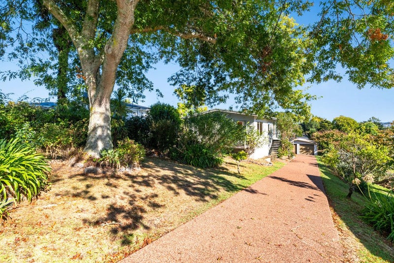 16 Pohutukawa Avenue, Red Beach, Red Beach - Carousel 1