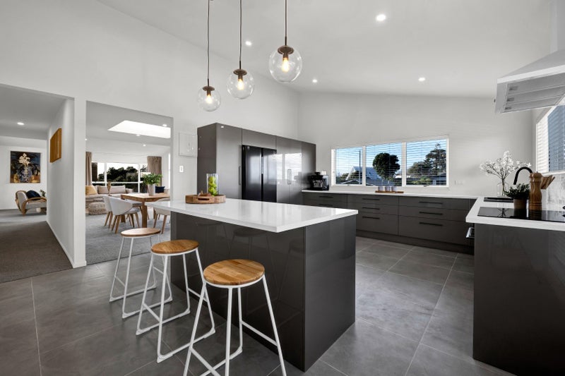 20 Tiverton Crescent, Whalers Gate, New Plymouth - Carousel 1