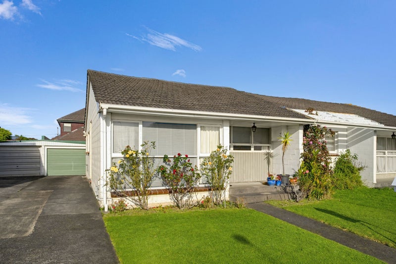 2/15 Amberley Grove, Hutt Central, Lower Hutt - Carousel 1
