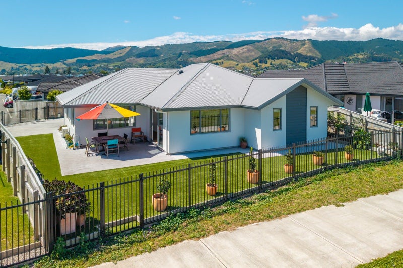 12 Woodley Road, Richmond, Richmond - Carousel 1