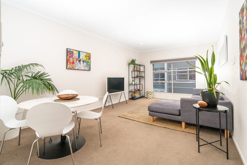 2/123 The Parade, Island Bay, Wellington - Carousel 1