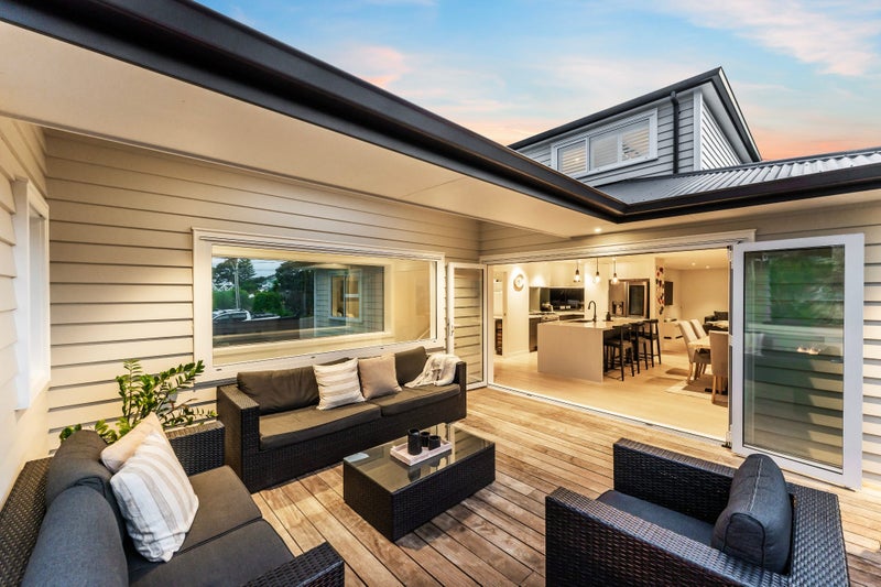 16 Rewi Street, Torbay, Auckland - Carousel 1