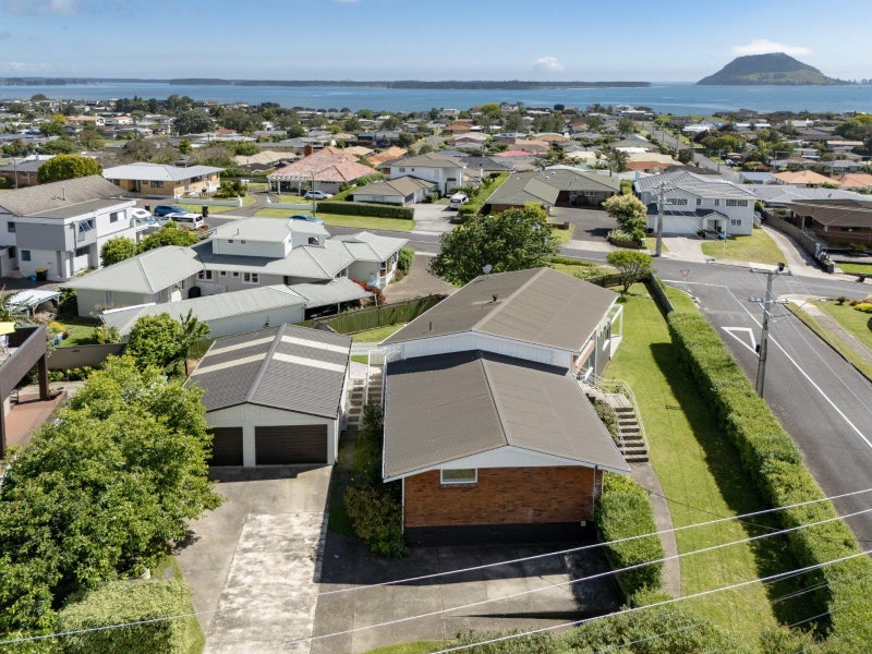 1 Lemon Grove Avenue, Otumoetai, Tauranga - Carousel 2