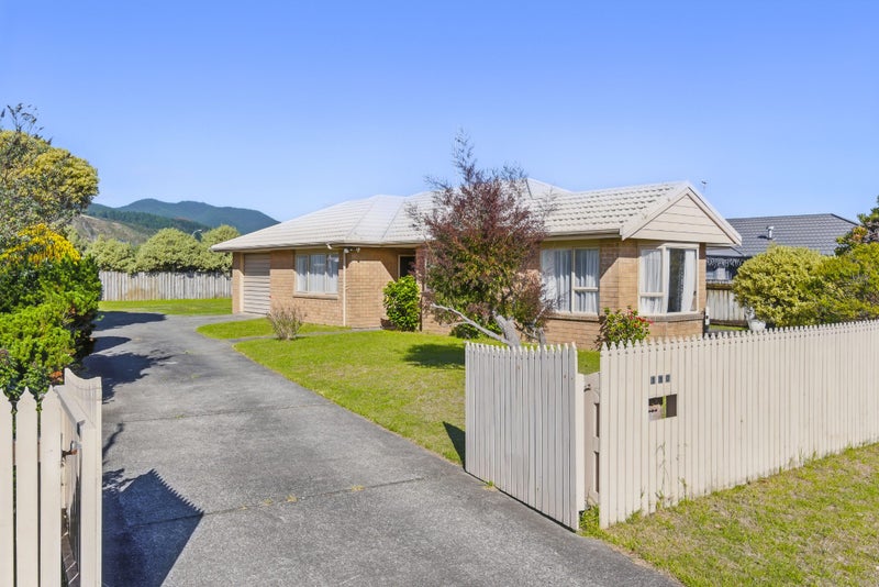 110 Makarini Street, Paraparaumu - Carousel 1
