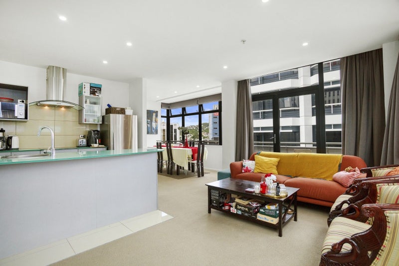1103/332 Lambton Quay, Wellington Central, Wellington - Carousel 2
