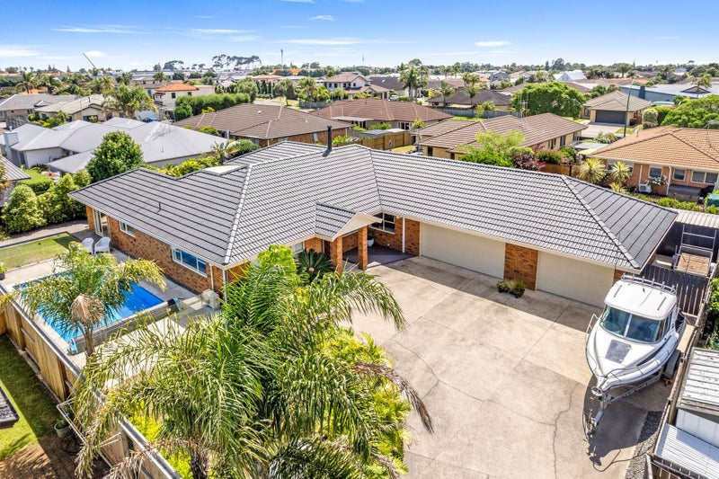 6 Madeira Close, Papamoa Beach, Papamoa - Carousel 1