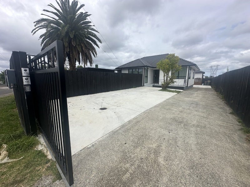 11 Doughty Place, Otara, Auckland - Carousel 1