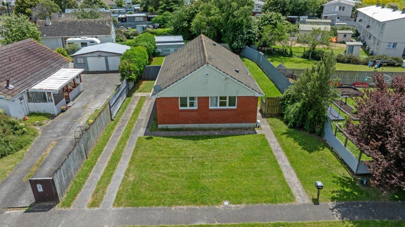 11 Brentwood Avenue, Highbury, Palmerston North - Carousel 1