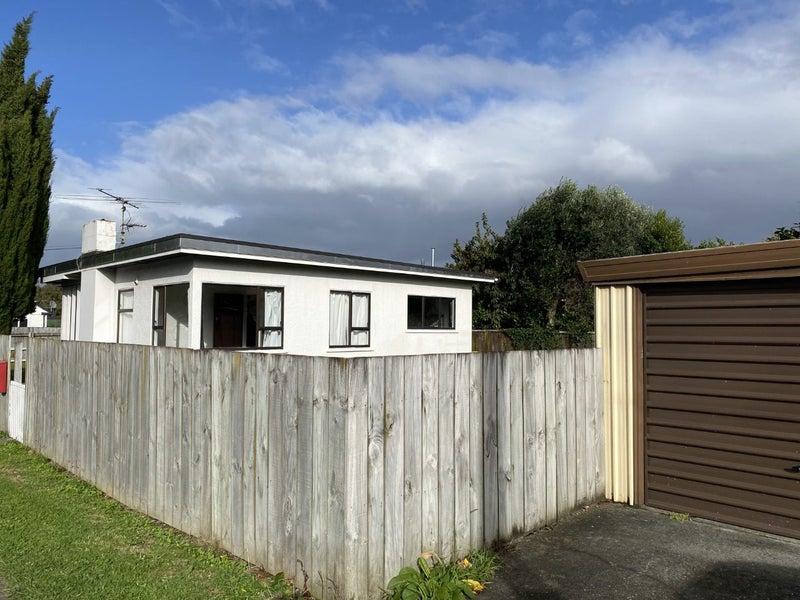 23 Meadows Avenue, Waiwhetu, Lower Hutt - Carousel 1