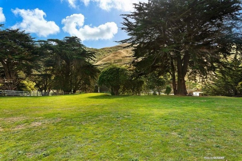410 Takapu Road, Takapu Valley, Wellington - Carousel 1