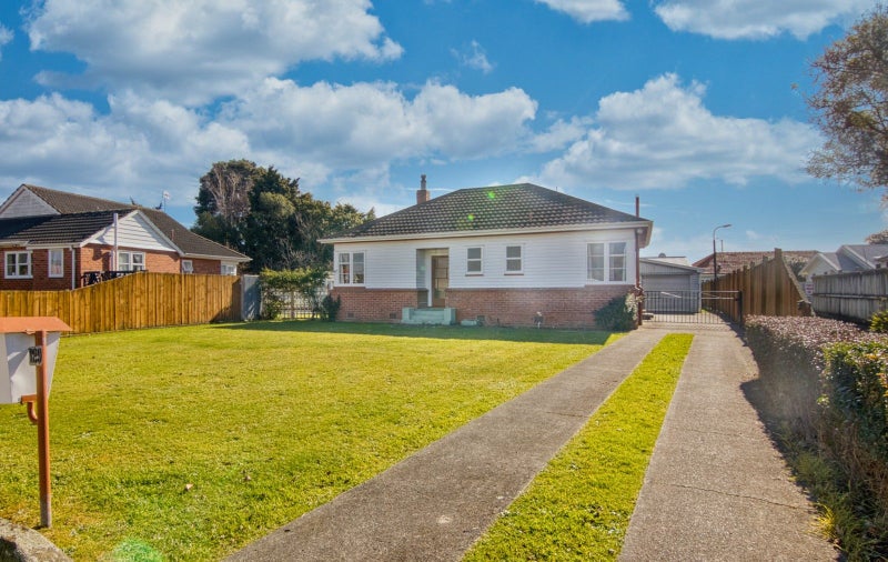 129 Savage Crescent, West End, Palmerston North - Carousel 1