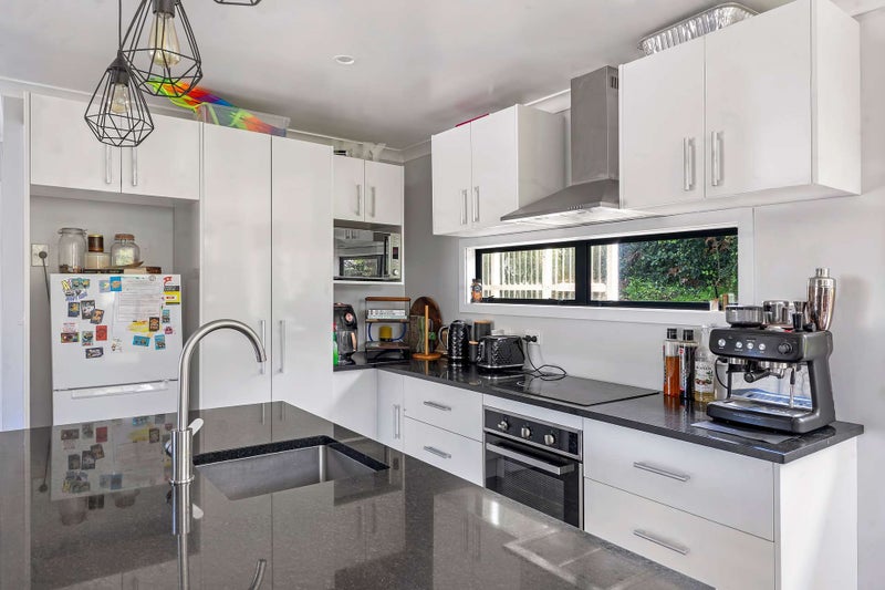 86 Pembroke Street, Westown, New Plymouth - Carousel 1