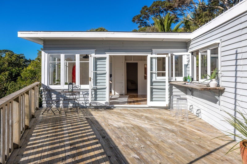 184 Ocean View Road, Oneroa, Waiheke Island - Carousel 1