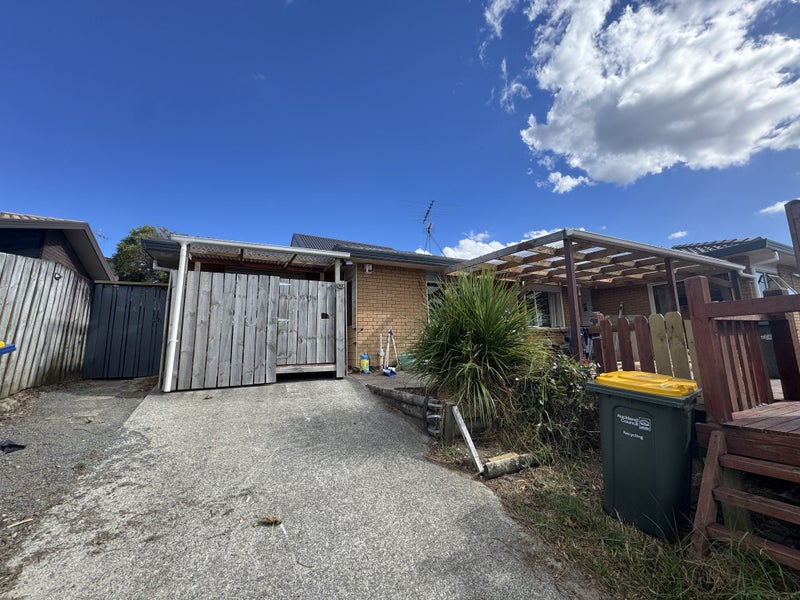 86 Unsworth Drive, Unsworth Heights, Auckland - Carousel 1