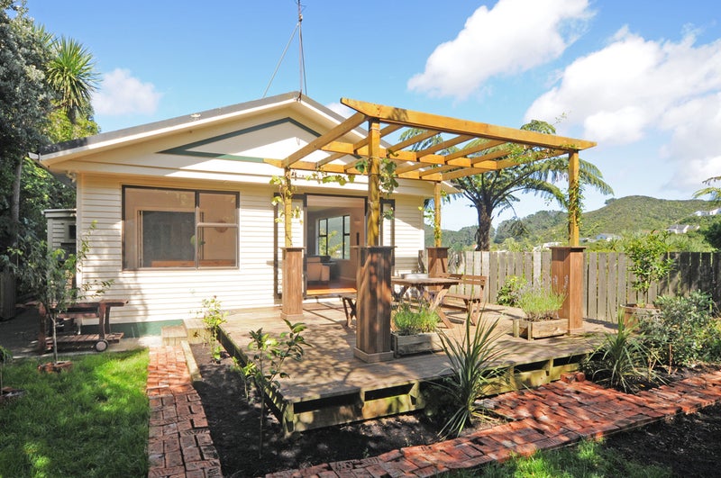Property Valuation for 42 Montgomery Avenue, Karori, Wellington Trade