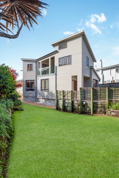 78 Clovelly Road, Bucklands Beach, Auckland - Carousel 1