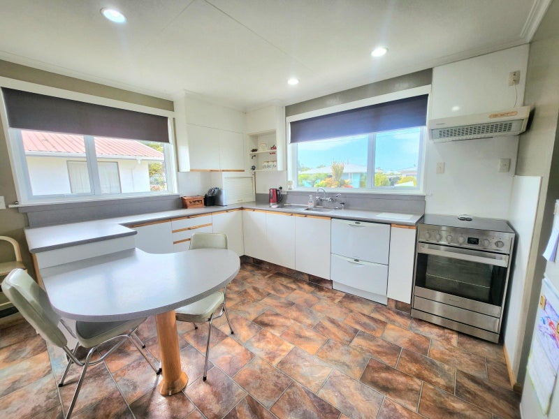 10 Dalmeny Street, Oamaru North, Oamaru - Carousel 2