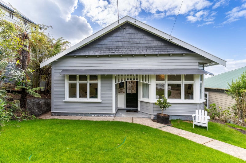 18 Hart Street, Belleknowes, Dunedin - Carousel 1
