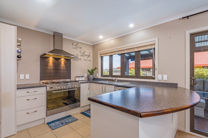 24 Brooklyn Heights Drive, Kelvin Grove, Palmerston North - Carousel 2