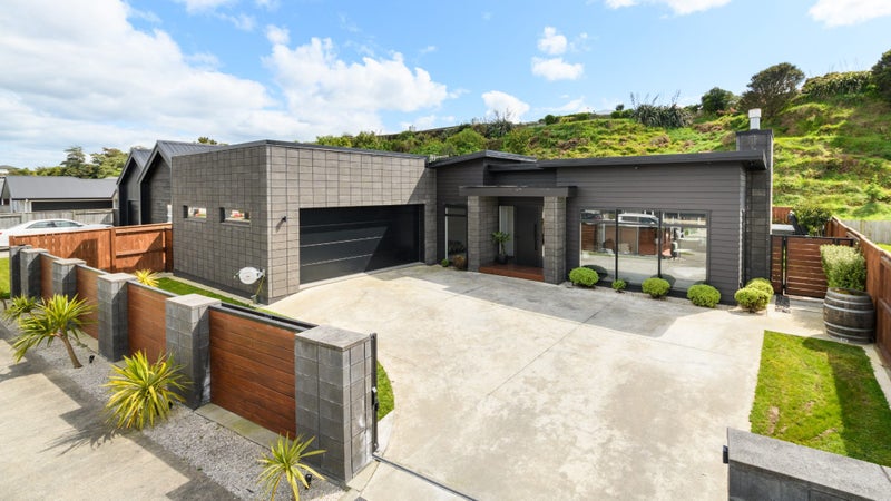 35 Freedom Drive, Kelvin Grove, Palmerston North - Carousel 1