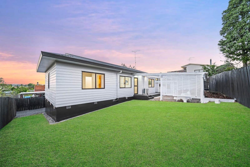 28 Madigan Place, Glendene, Auckland - Carousel 1