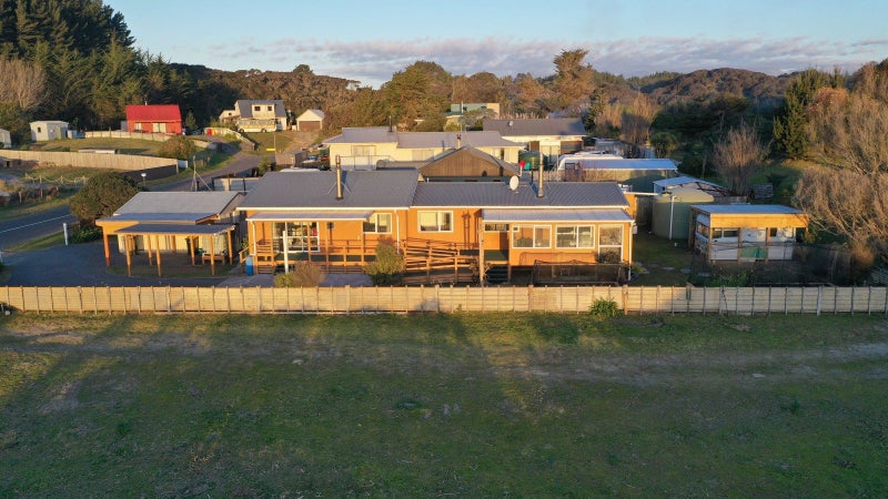 2 Barclay Grove, Hokio Beach, Levin - Carousel 2
