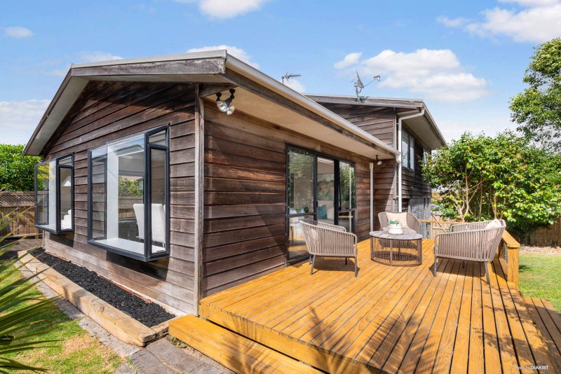 1/11 Millhouse Drive, Northpark, Auckland - Carousel 1