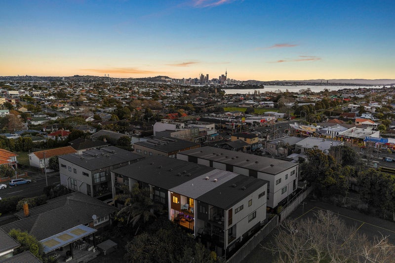 7/16 Williamson Avenue, Belmont, Auckland - Carousel 1