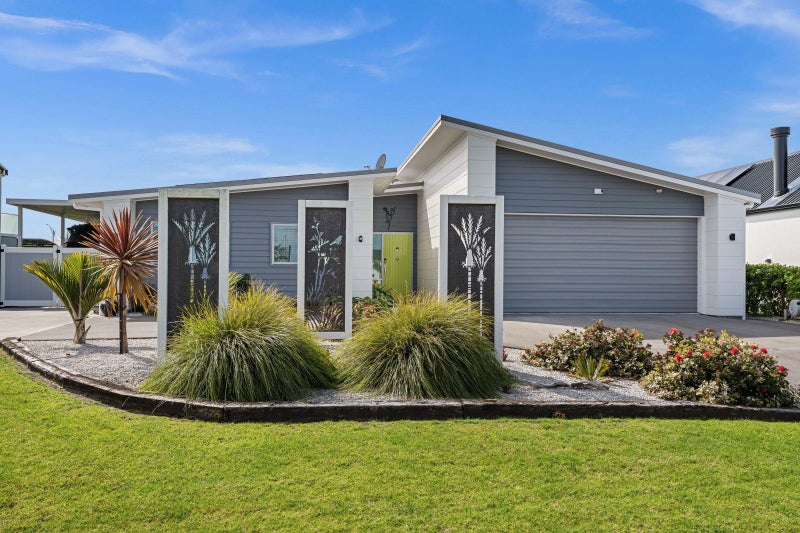 6 Fred Carr Place, One Tree Point - Carousel 1