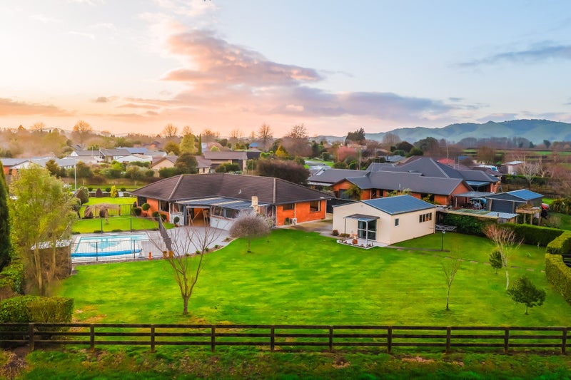 8 De La Mare Drive, Leamington, Cambridge - Carousel 2