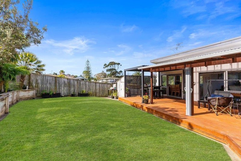 11 Toomer Place, Beachlands, Auckland - Carousel 1