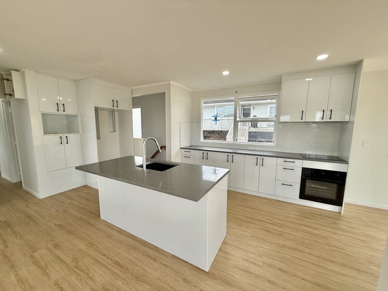 63 Advene Road, Cockle Bay, Auckland - Carousel 2