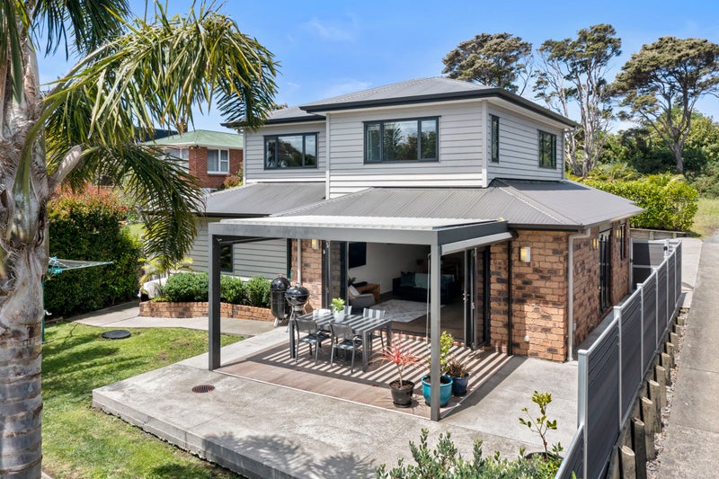 168 Cliff View Drive, Green Bay, Auckland - Carousel 2