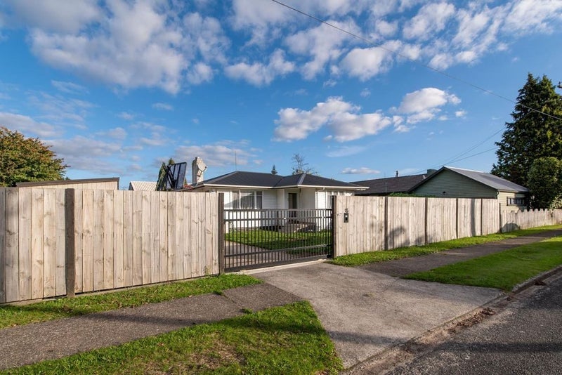 15 Isobel Street, Fairy Springs, Rotorua - Carousel 2