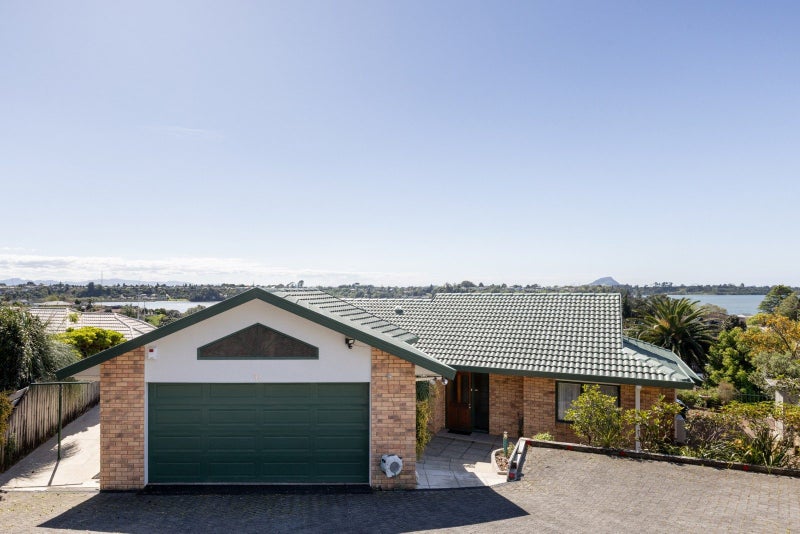 32 Downing Place, Welcome Bay, Tauranga - Carousel 1