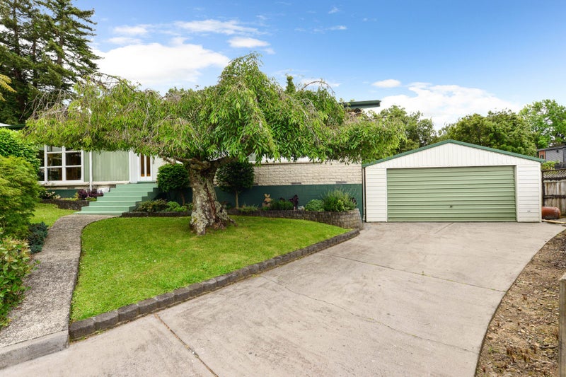 9 Lorraine Place, Glenview, Hamilton - Carousel 1