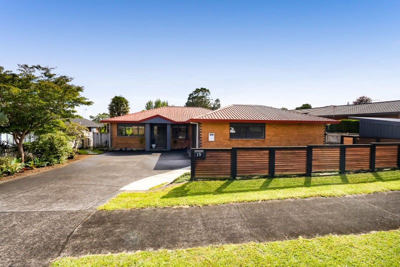 19 Ashmore Drive, Frankleigh Park, New Plymouth - Carousel 1