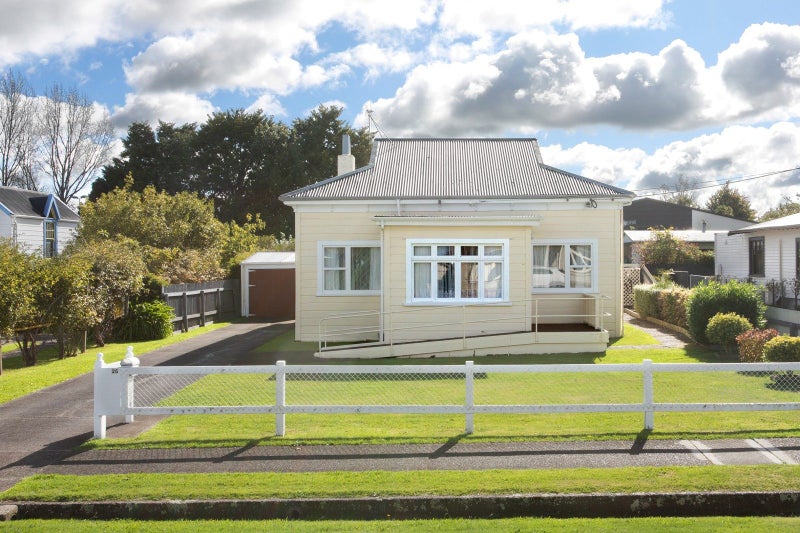 26 Hobson Street, Feilding, Feilding - Carousel 1