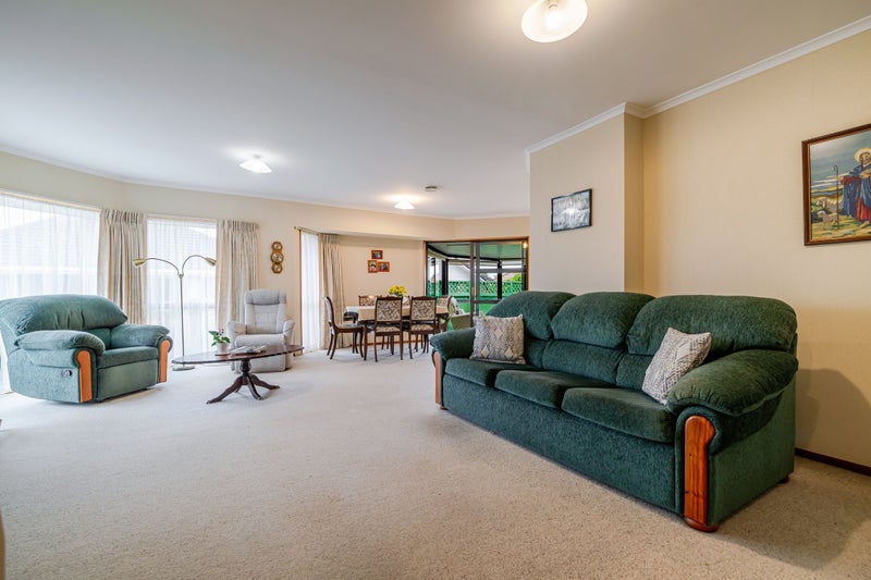 4 Seville Court, Terrace End, Palmerston North - Carousel 2