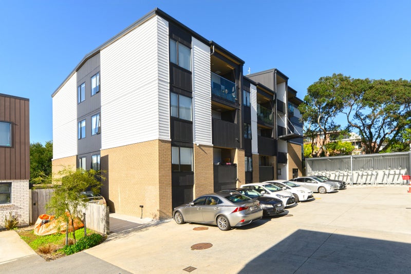 303/48 Clay Works Lane, New Lynn, Auckland - Carousel 1