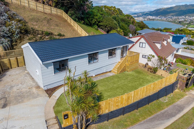 62 Gloaming Hill, Titahi Bay, Porirua - Carousel 1