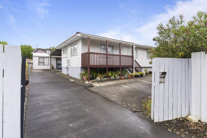 57 Te Irirangi Drive, Clover Park, Auckland - Carousel 1