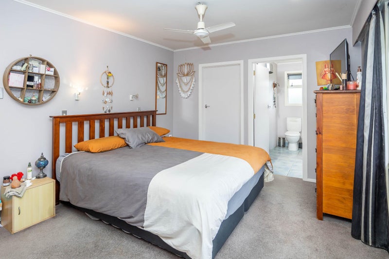 14 Jeanette Street, Glenview, Hamilton - Carousel 29