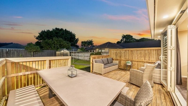 11 Thackeray Street, Trentham, Upper Hutt - Carousel 1