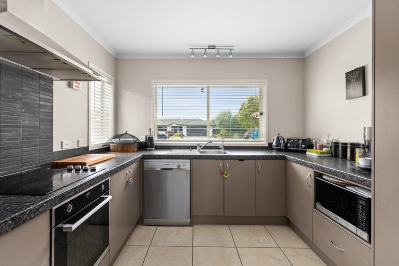 14 McNaughton Place, Onekawa, Napier - Carousel 2