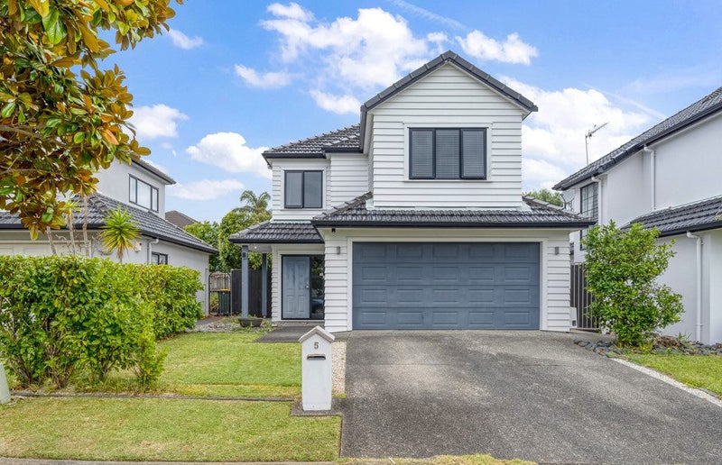 5 Carousel Crescent, East Tamaki Heights, Auckland - Carousel 1