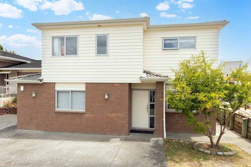 2A Kyeemagh Street, Botany Downs, Auckland - Carousel 1