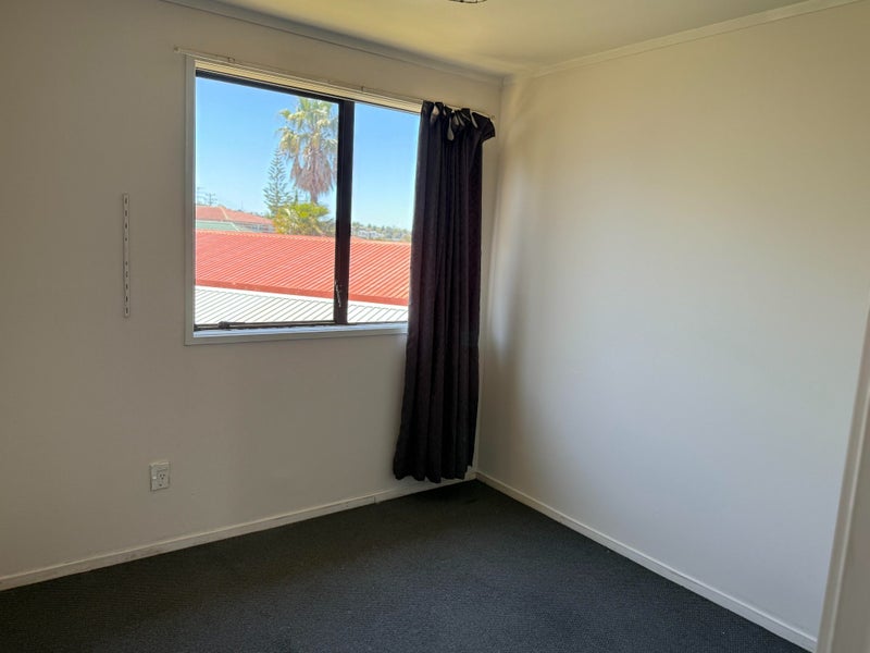 10 Faram Place, Massey, Waitakere City, Auckland - Carousel 8