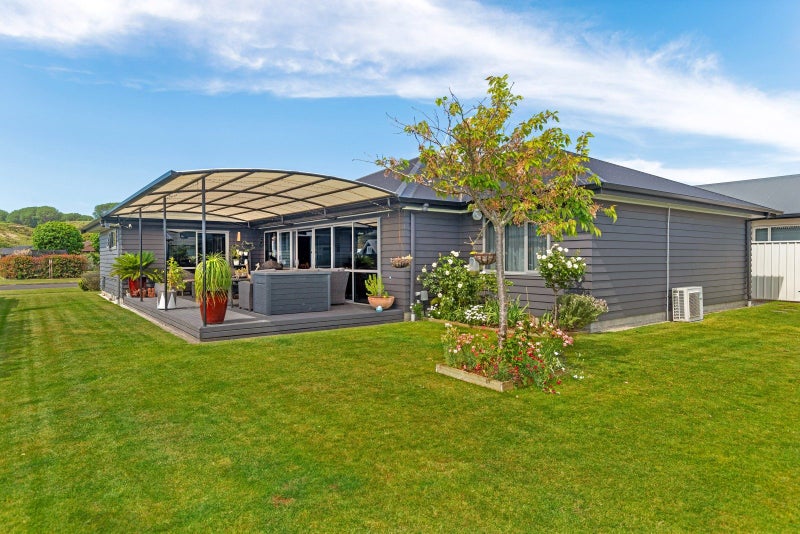 50 Sterling Park, Lytton West, Gisborne - Carousel 22