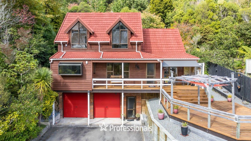 8 Hobbit Lane, Pinehaven, Upper Hutt - Carousel 1